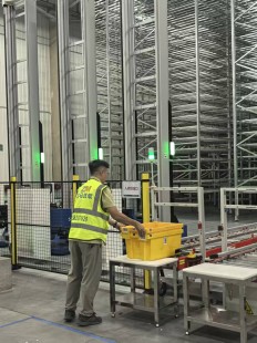 战马CTU料箱货架:东南亚项目