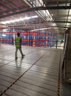 泰国春武里重型阁楼平台